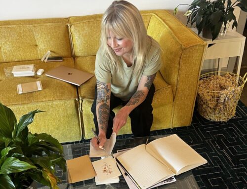Notes That Stick: How a Simple Habit Keeps You Top of Mind